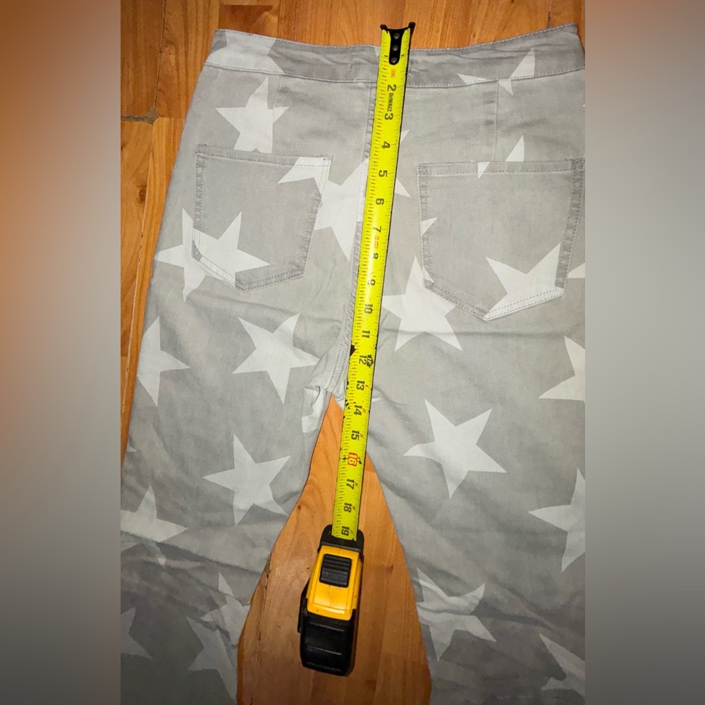 Toast Jeans Gray Star Printed Bell Bottoms. - Picture 6 of 9